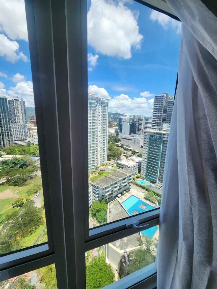 Solinea, New Ayala Mall, Across Business Park, Amazing Pool, Gym Cebu