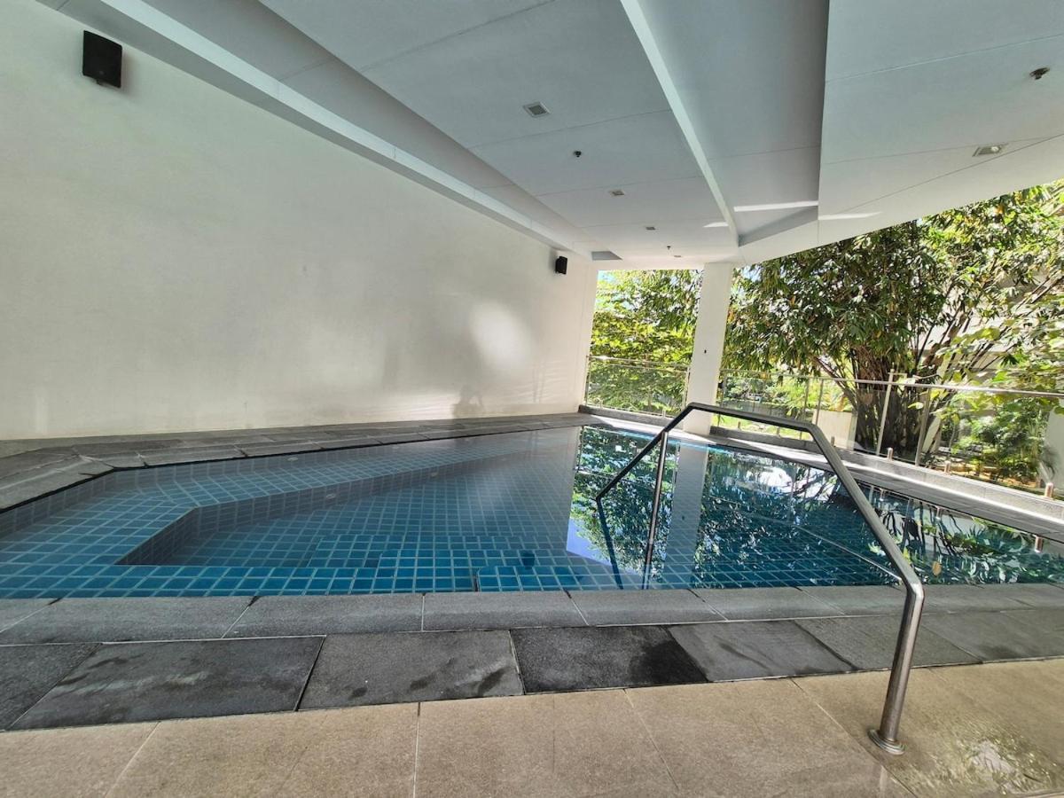 Apartment Solinea, New Ayala Mall, Across Business Park, Amazing Pool, Gym