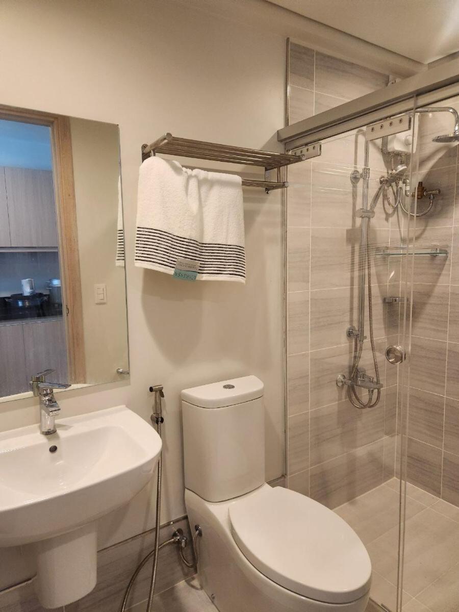Solinea, New Ayala Mall, Across Business Park, Amazing Pool, Gym *