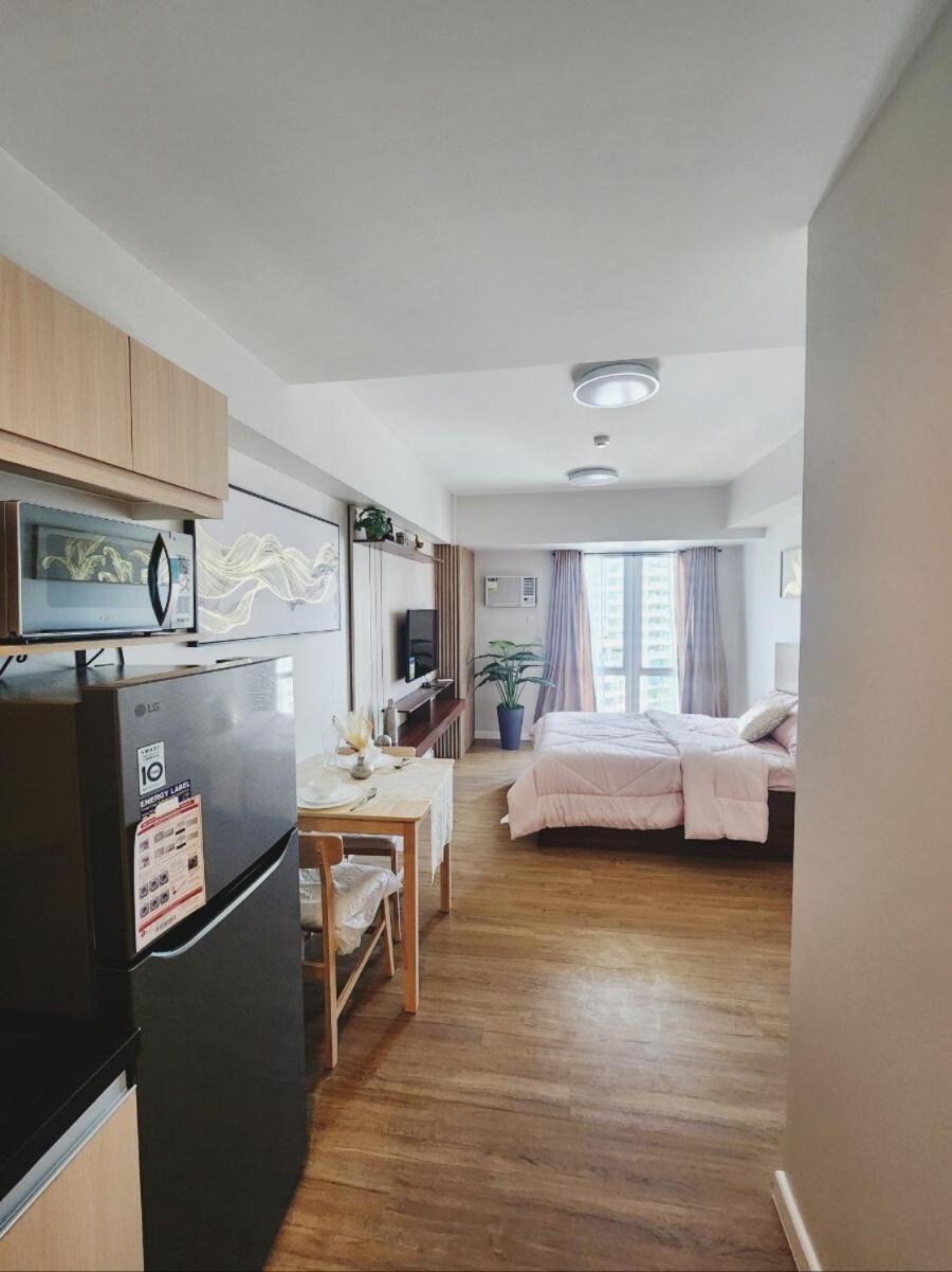Solinea, New Ayala Mall, Across Business Park, Amazing Pool, Gym Apartment *