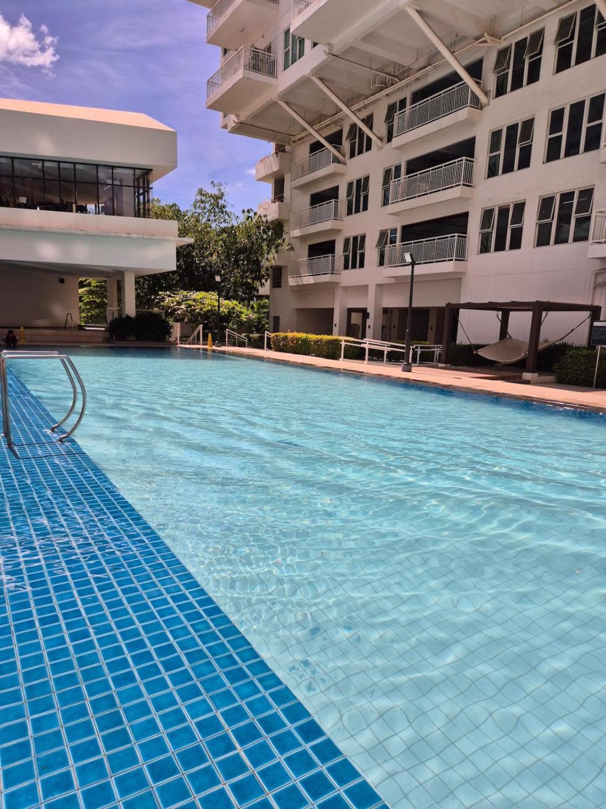 Apartment Solinea, New Ayala Mall, Across Business Park, Amazing Pool, Gym *